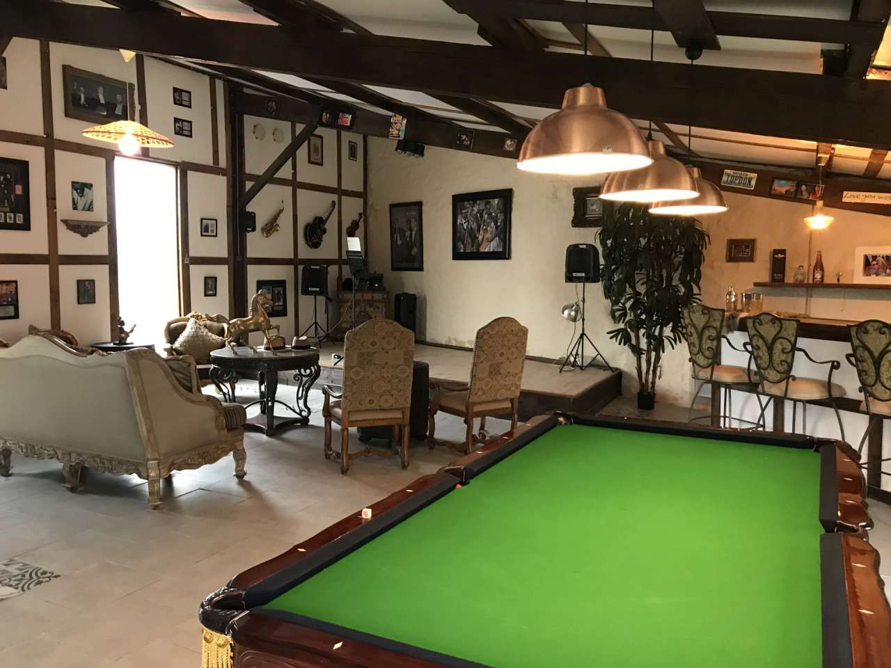 An elegant and historic character property with annex, paddock and excellen