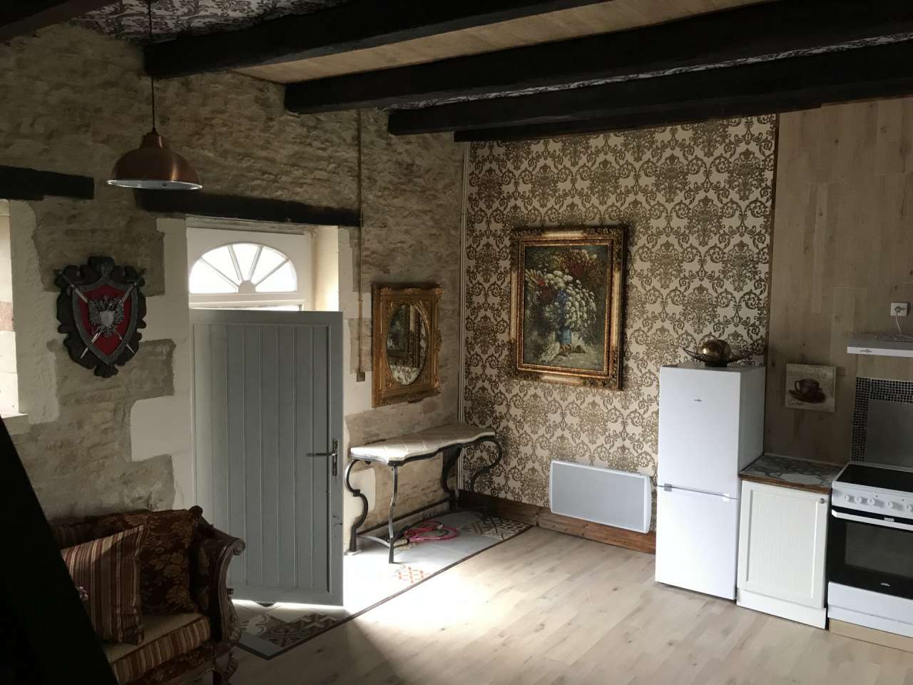 An elegant and historic character property with annex, paddock and excellen