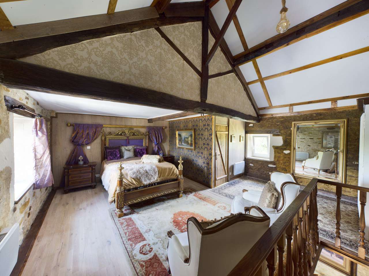 An elegant and historic character property with annex, paddock and excellen