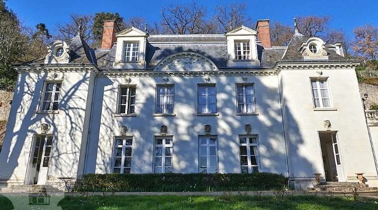 Beautifully renovated 3 storey, 8 bedroom, 18th Century Manor House with se