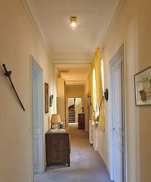 Beautifully renovated 3 storey, 8 bedroom, 18th Century Manor House with se