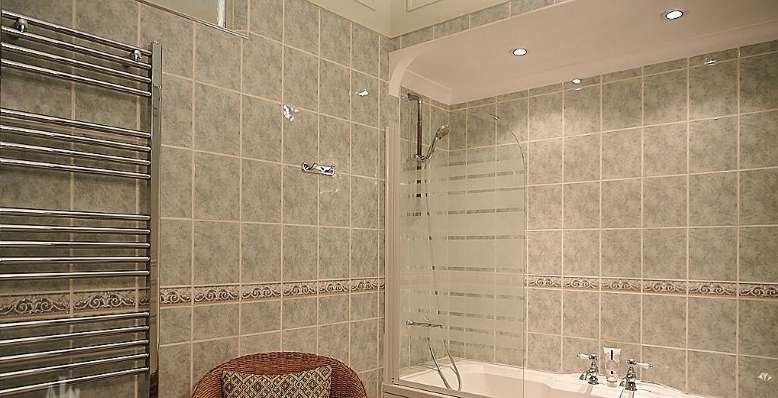 Beautifully renovated 3 storey, 8 bedroom, 18th Century Manor House with se