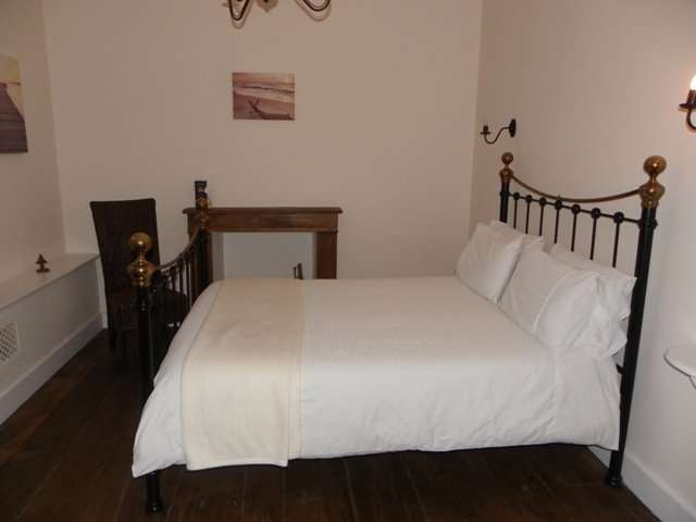 Excellent opportunity to purchase a 7 bedroom home with an attached fully o