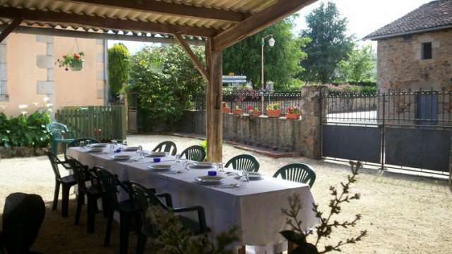 Excellent opportunity to purchase a 7 bedroom home with an attached fully o