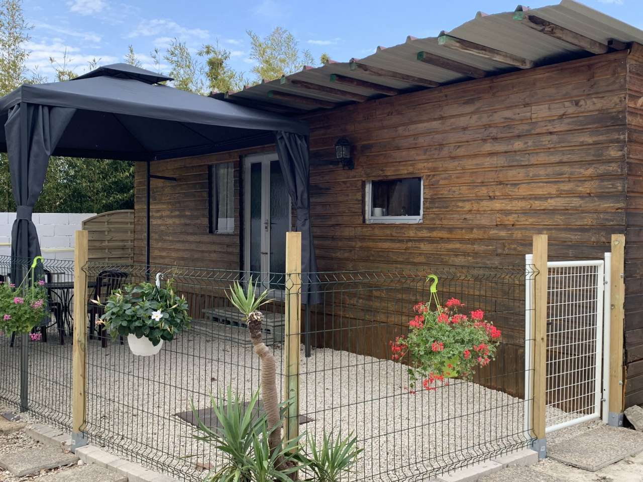 An excellent income generating and lifestyle opportunity with this property