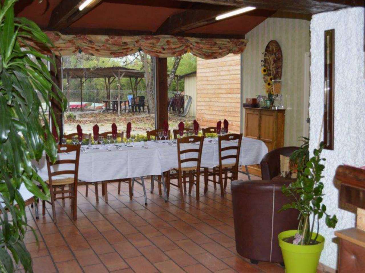 An excellent income generating and lifestyle opportunity with this property