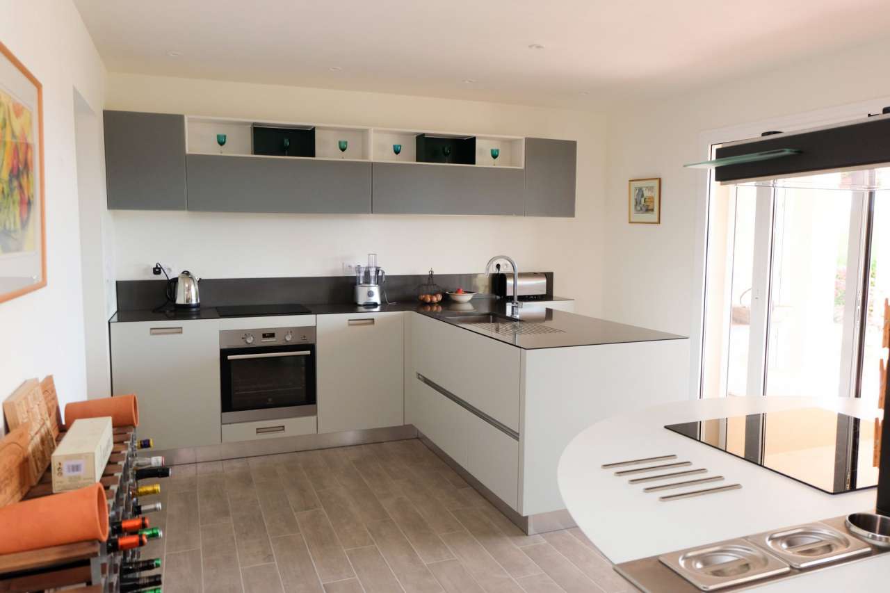 Immaculate, modern 4 bedroom house with one bedroom studio and gite, nestli