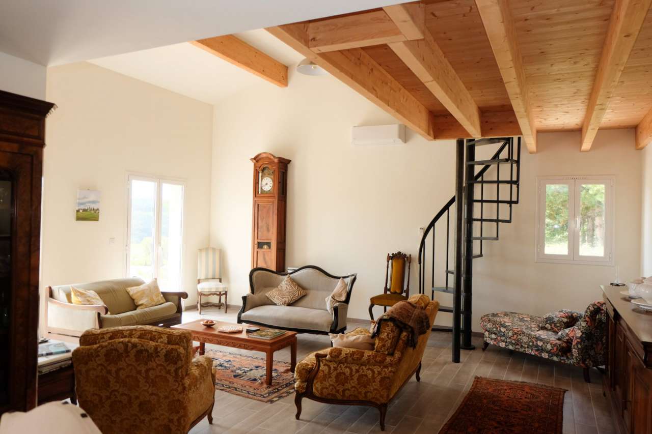 Immaculate, modern 4 bedroom house with one bedroom studio and gite, nestli