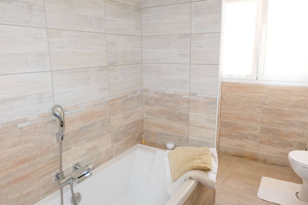 Immaculate, modern 4 bedroom house with one bedroom studio and gite, nestli