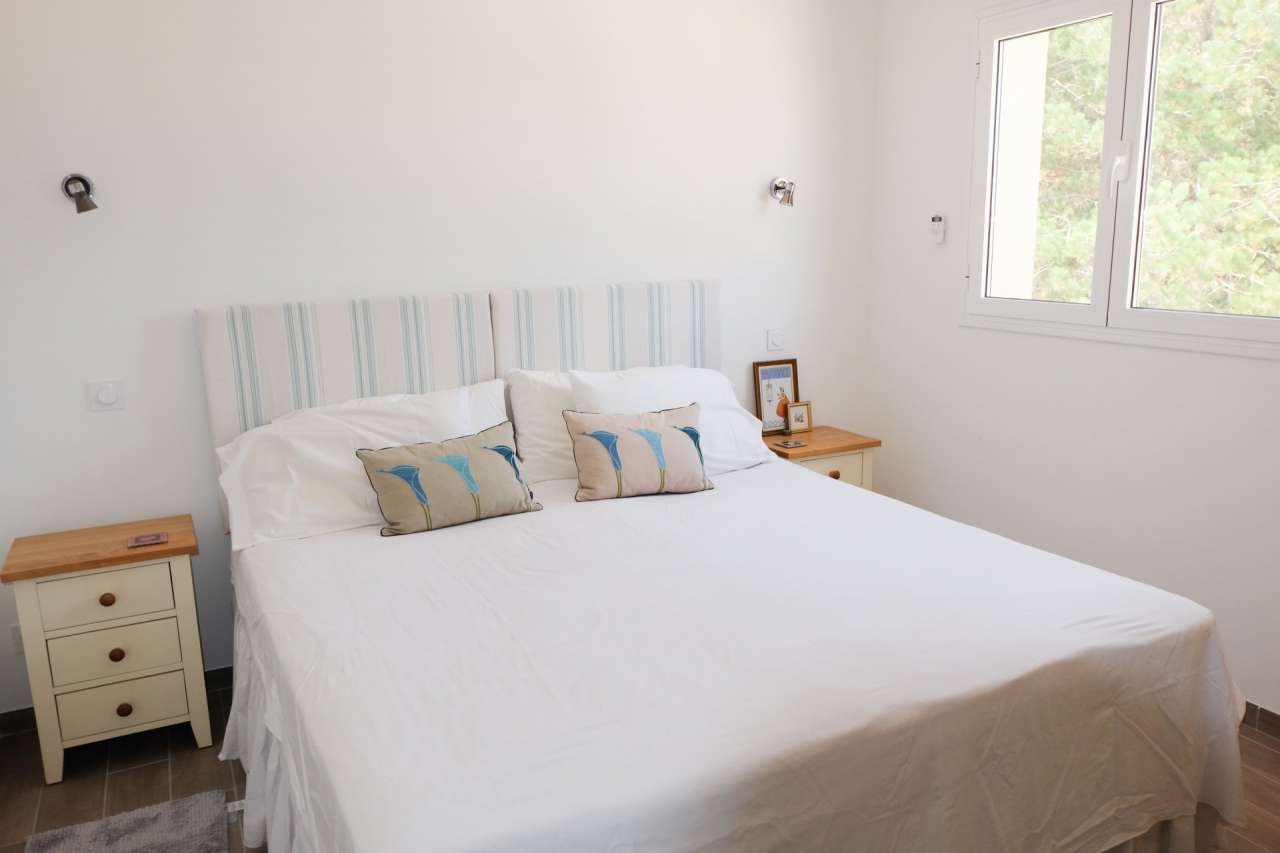 Immaculate, modern 4 bedroom house with one bedroom studio and gite, nestli