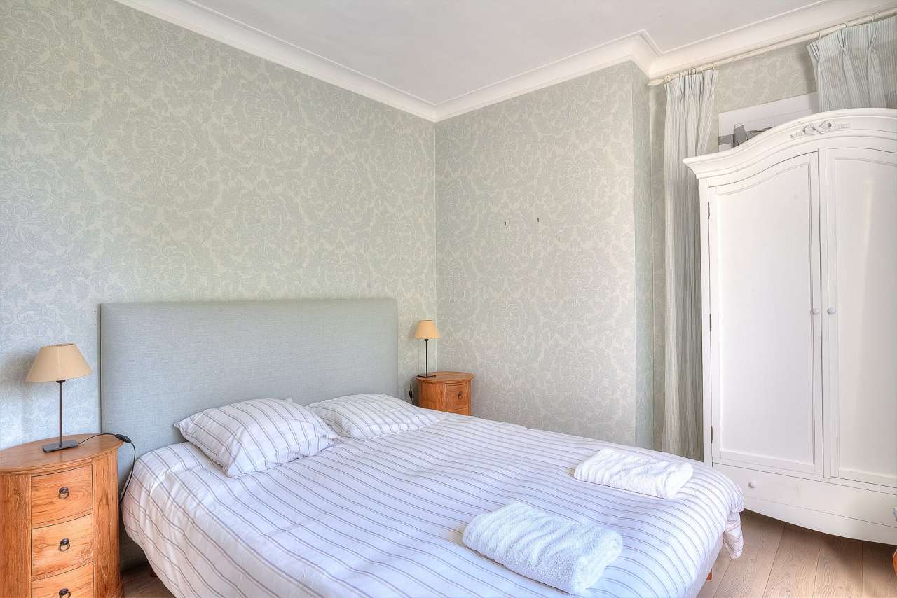 Beautifully presented 5 bedroom villa located in a quiet setting in Cannes,