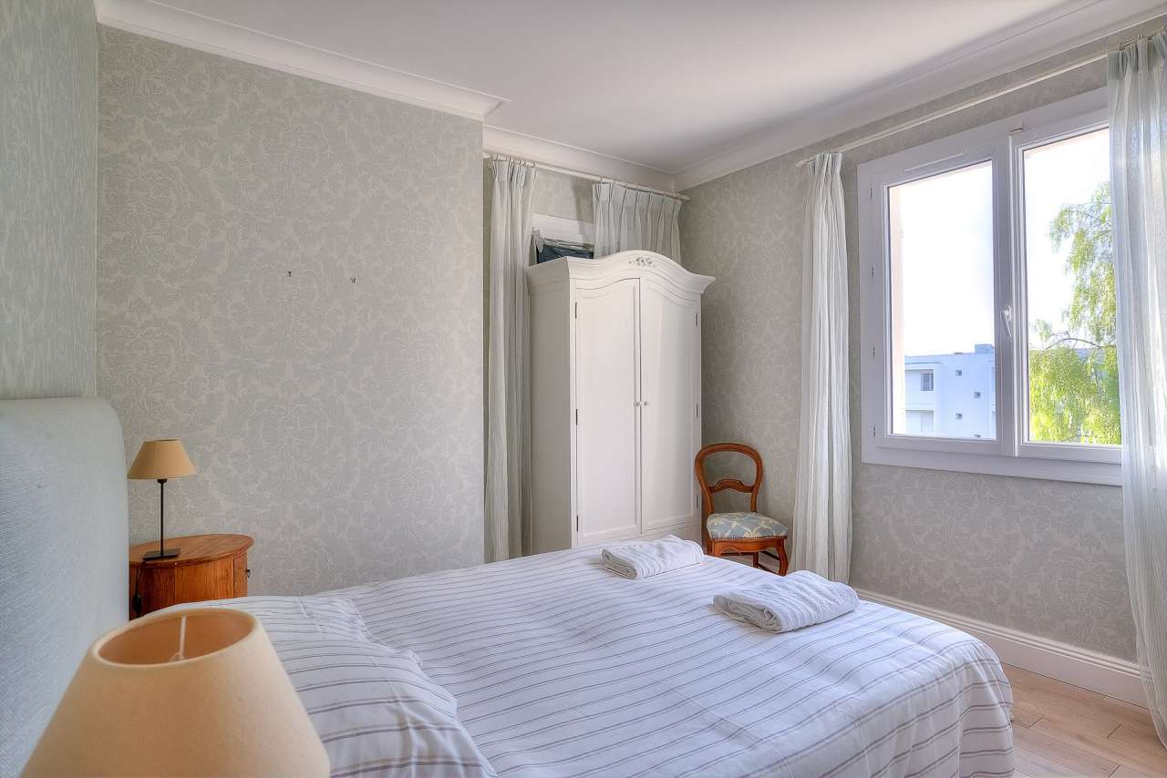 Beautifully presented 5 bedroom villa located in a quiet setting in Cannes,