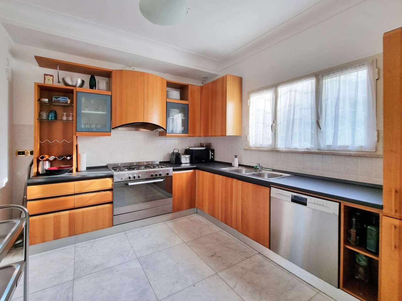 Totally and beautifully refurbished in 2011, this superb bright and spaciou