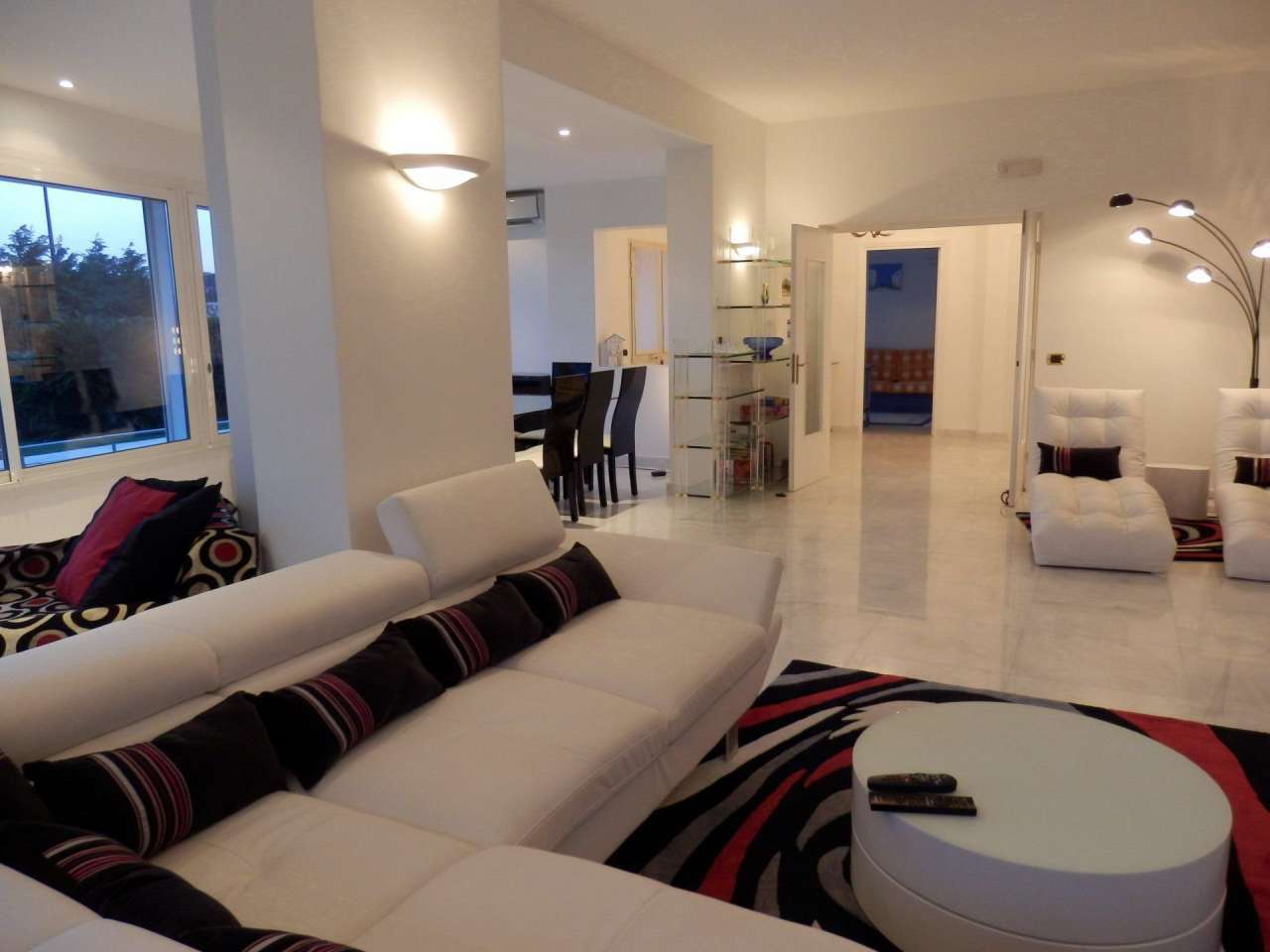 Totally and beautifully refurbished in 2011, this superb bright and spaciou