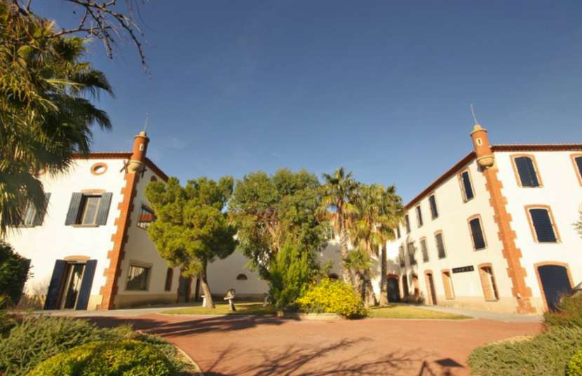 Versatile and imposing estate just a short distance from Perpignan, Canet a