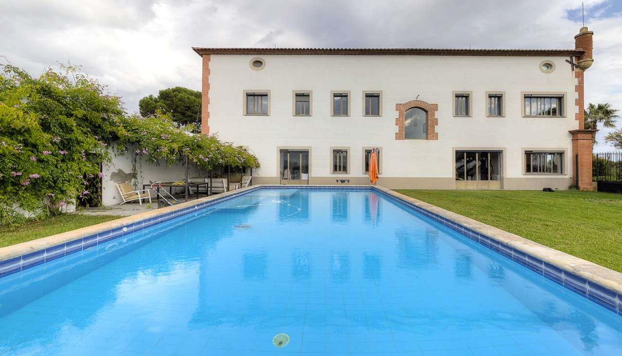 Versatile and imposing estate just a short distance from Perpignan, Canet a