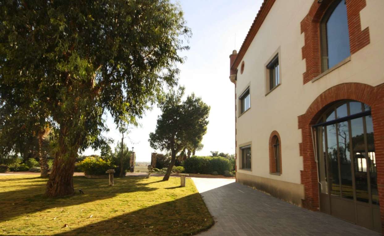 Versatile and imposing estate just a short distance from Perpignan, Canet a