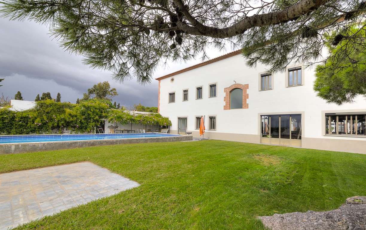 Versatile and imposing estate just a short distance from Perpignan, Canet a