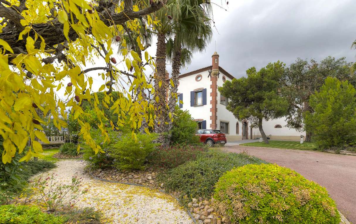Versatile and imposing estate just a short distance from Perpignan, Canet a