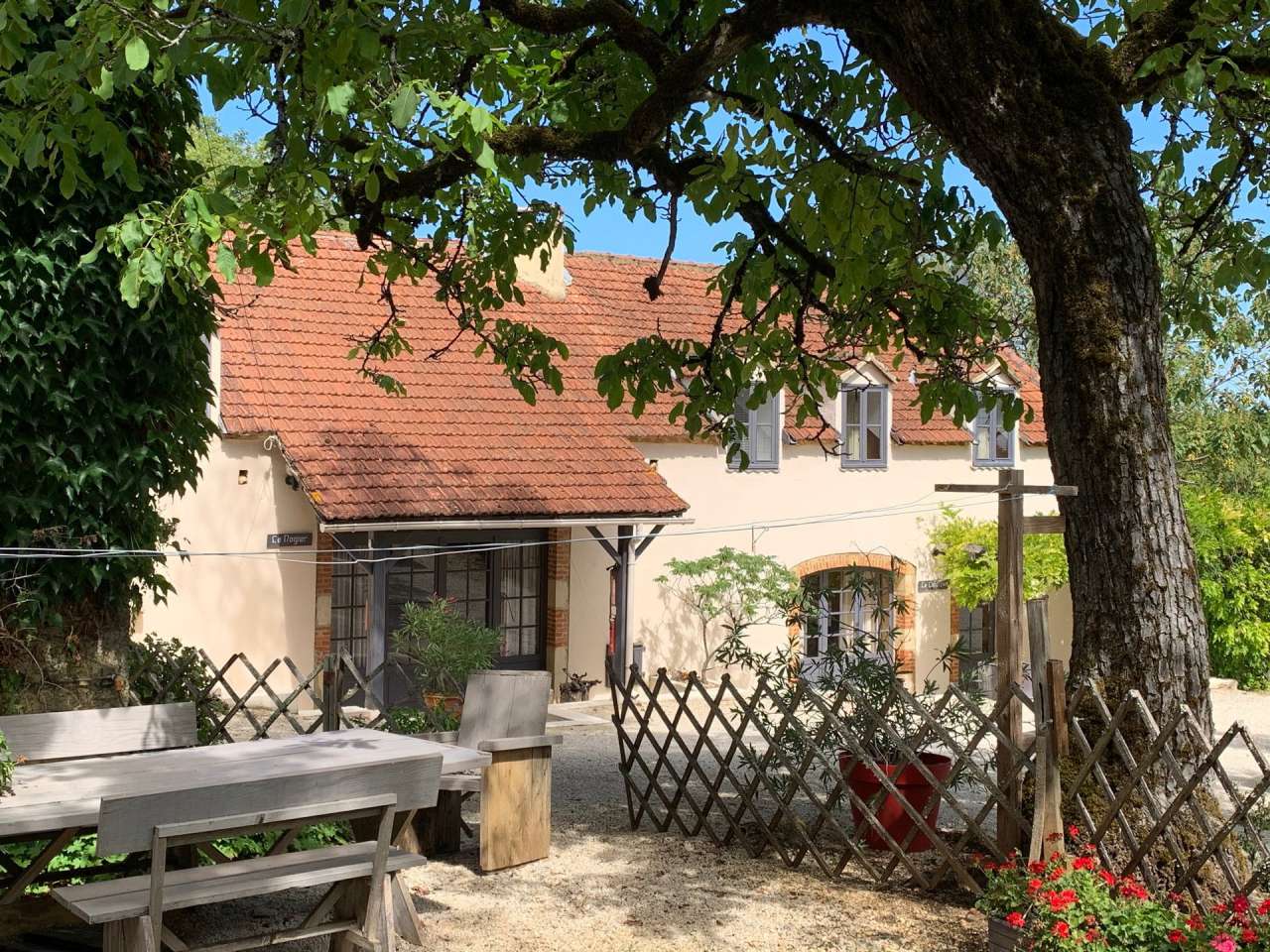 Charming 8 bedroom gite complex, with a total spacious living area of 500m2