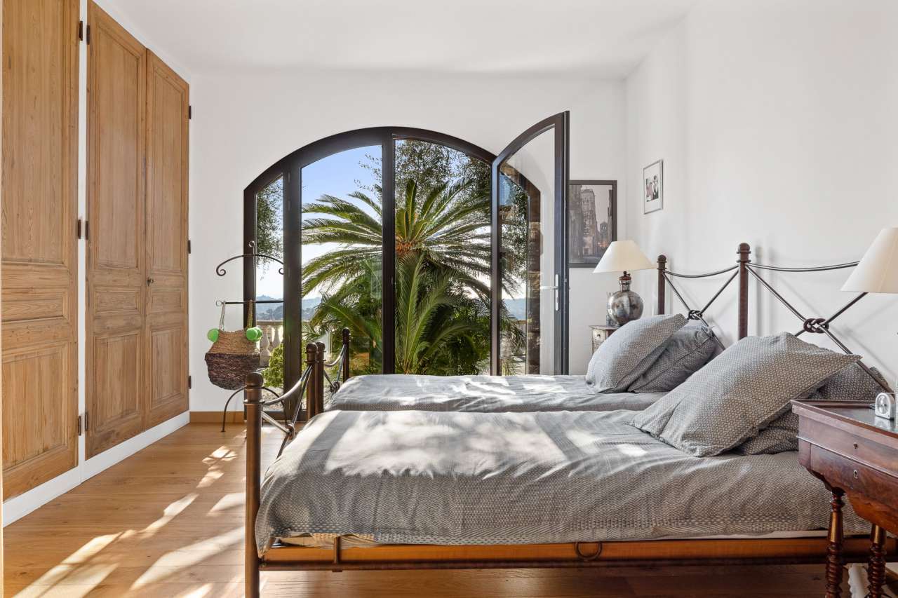 Charming 4 bedroom stone built villa, with a total spacious living area of