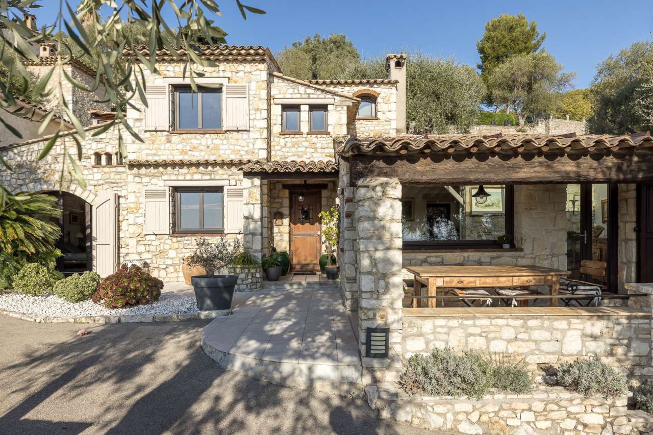 Charming 4 bedroom stone built villa, with a total spacious living area of