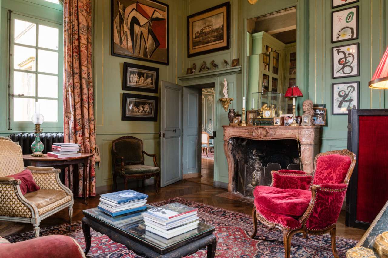 Nestling in 98 acres of marvellous landscaped gardens, woodland and orchard