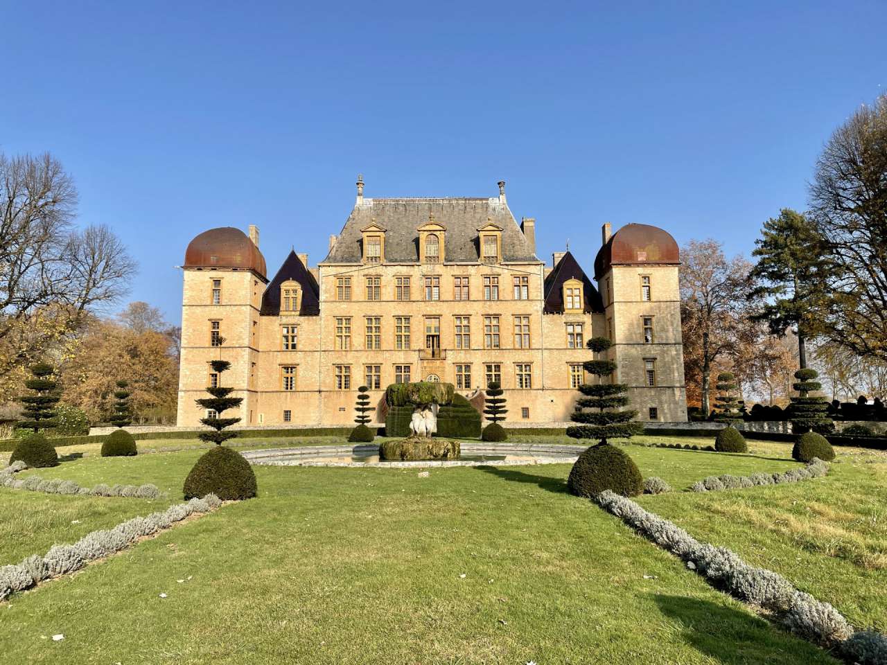 Nestling in 98 acres of marvellous landscaped gardens, woodland and orchard