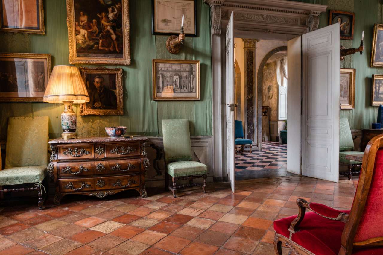 Nestling in 98 acres of marvellous landscaped gardens, woodland and orchard