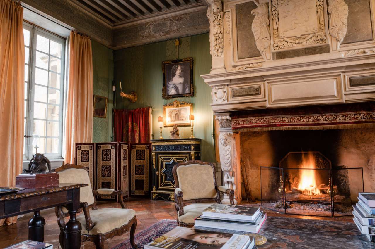 Nestling in 98 acres of marvellous landscaped gardens, woodland and orchard