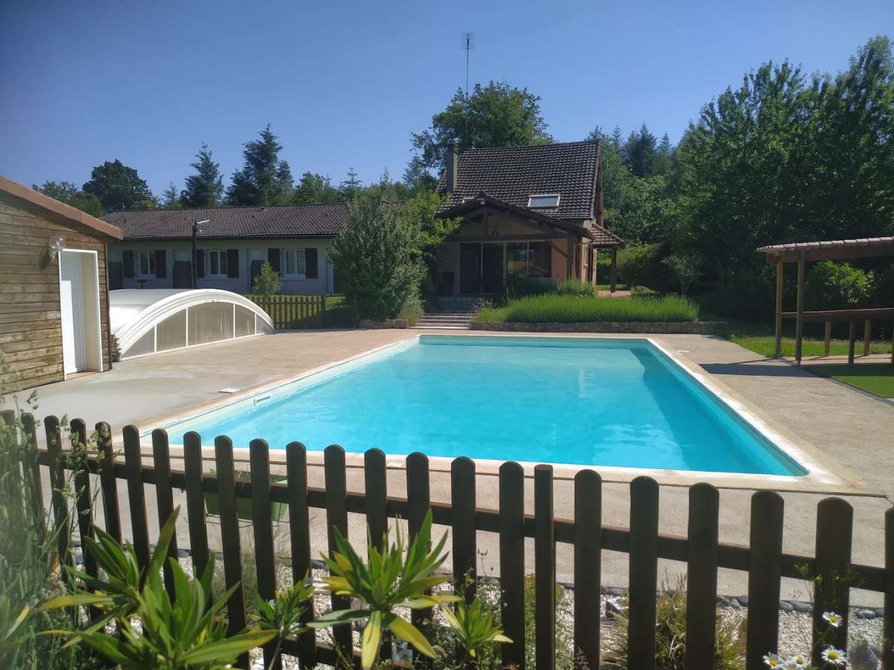 Beautifully presented and spacious property, with a large gite and 5 small