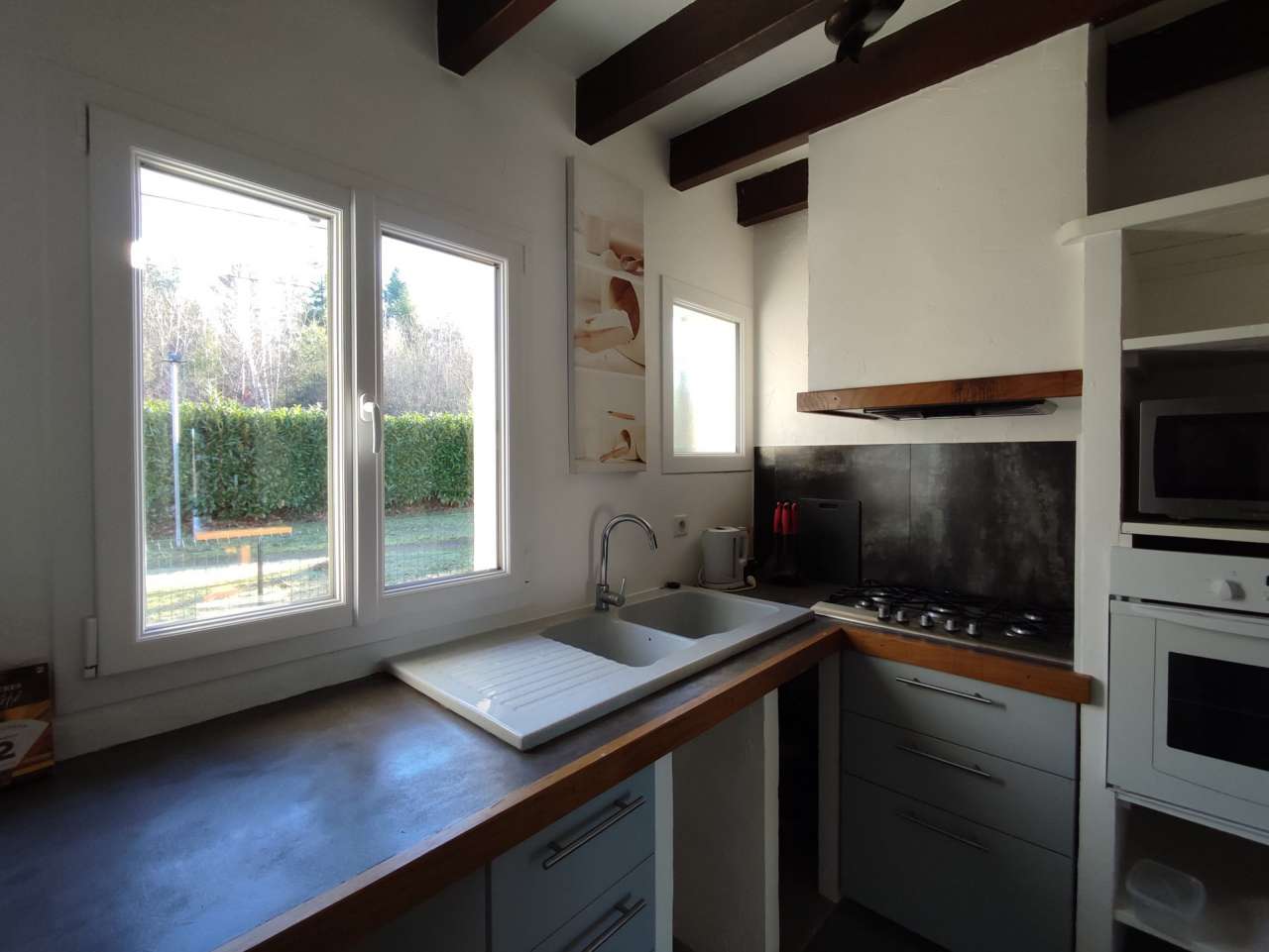 Beautifully presented and spacious property, with a large gite and 5 small