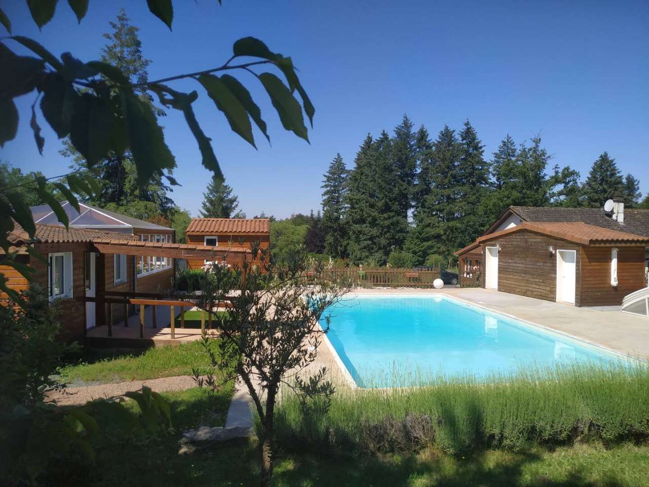 Beautifully presented and spacious property, with a large gite and 5 small