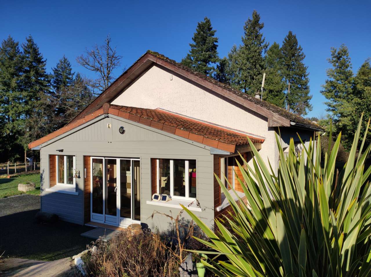 Beautifully presented and spacious property, with a large gite and 5 small