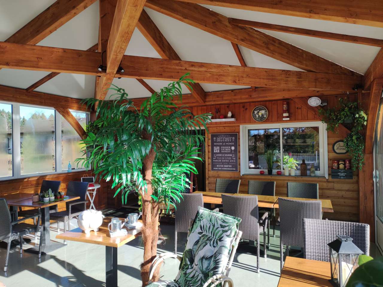 Beautifully presented and spacious property, with a large gite and 5 small