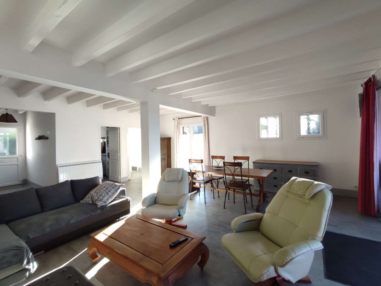 Beautifully presented and spacious property, with a large gite and 5 small