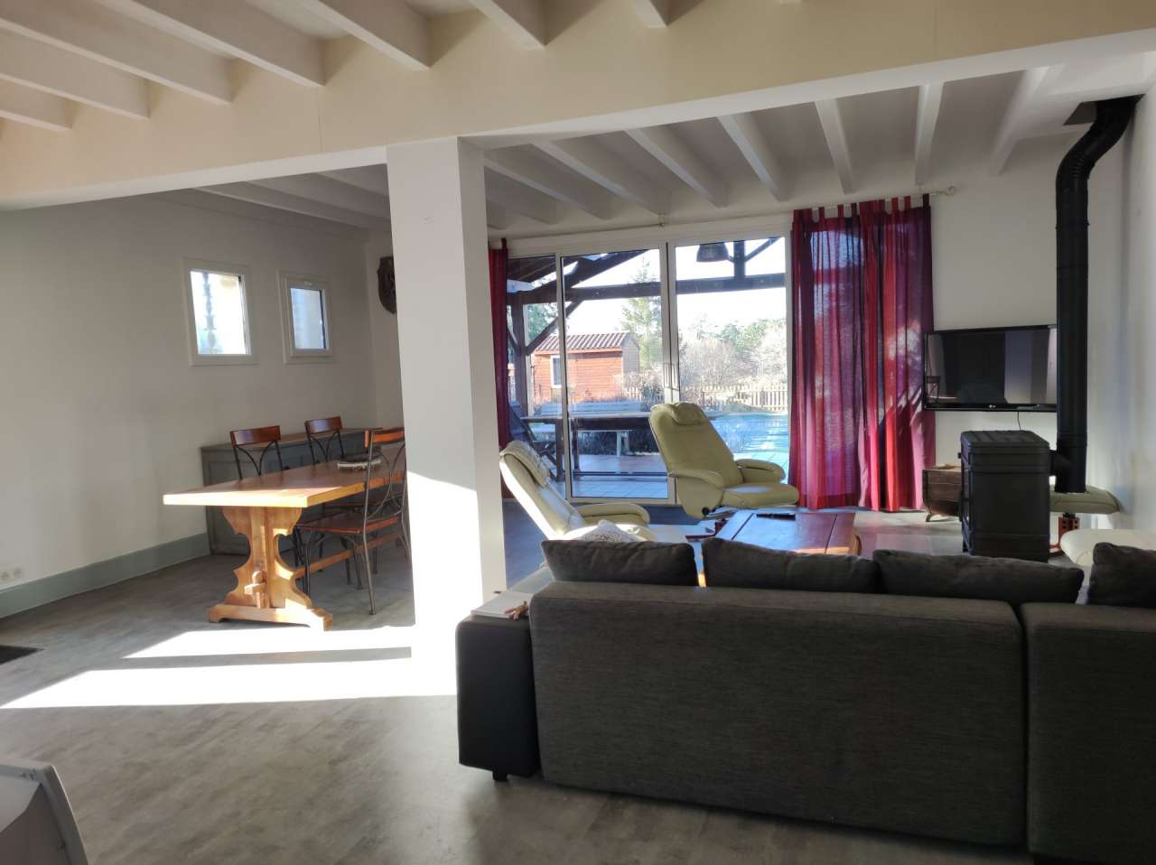 Beautifully presented and spacious property, with a large gite and 5 small