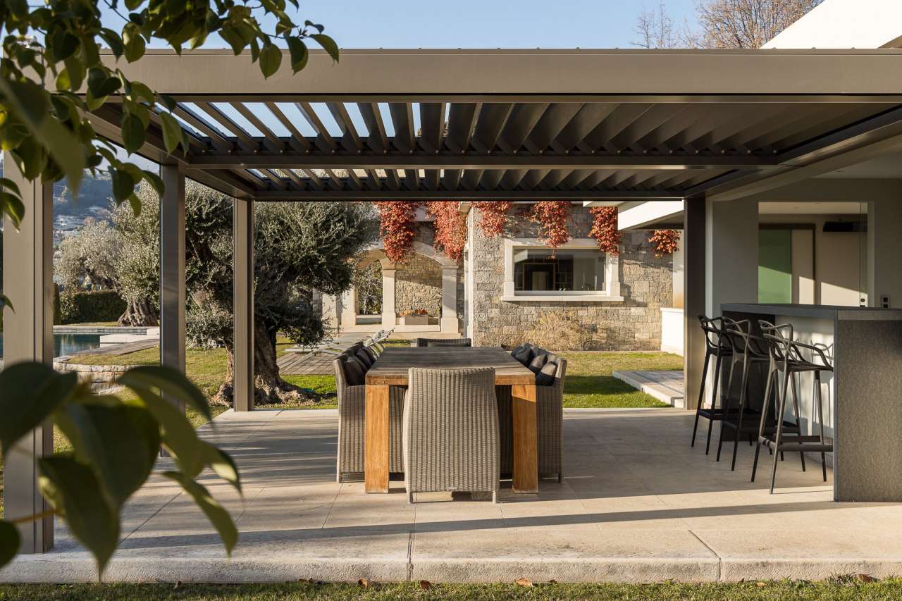 Beautifully presented throughout and with a total spacious living area of 3