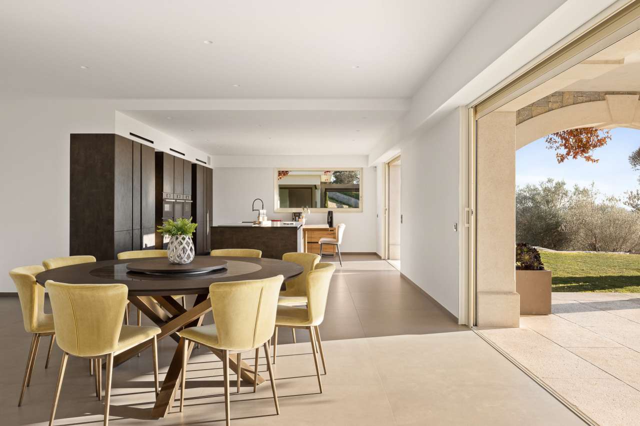 Beautifully presented throughout and with a total spacious living area of 3