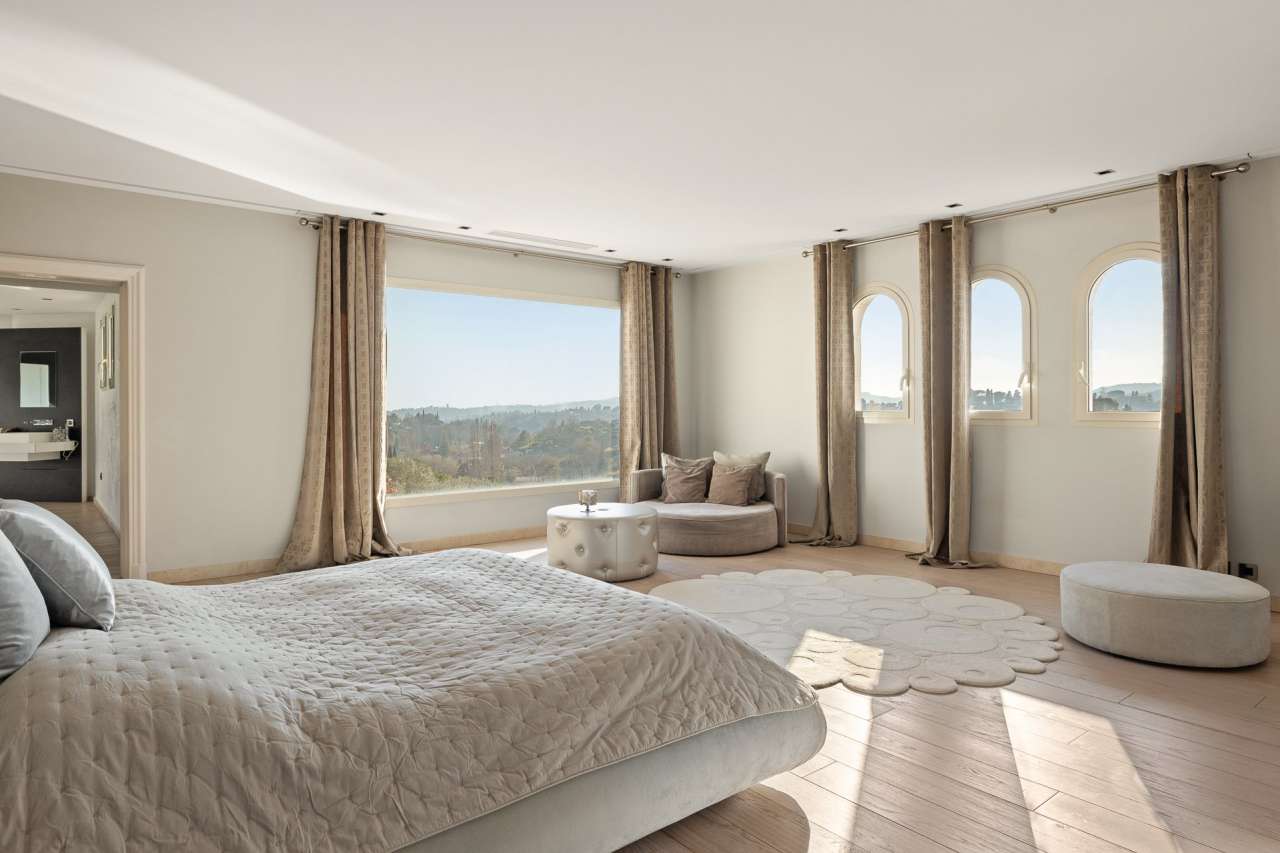 Beautifully presented throughout and with a total spacious living area of 3