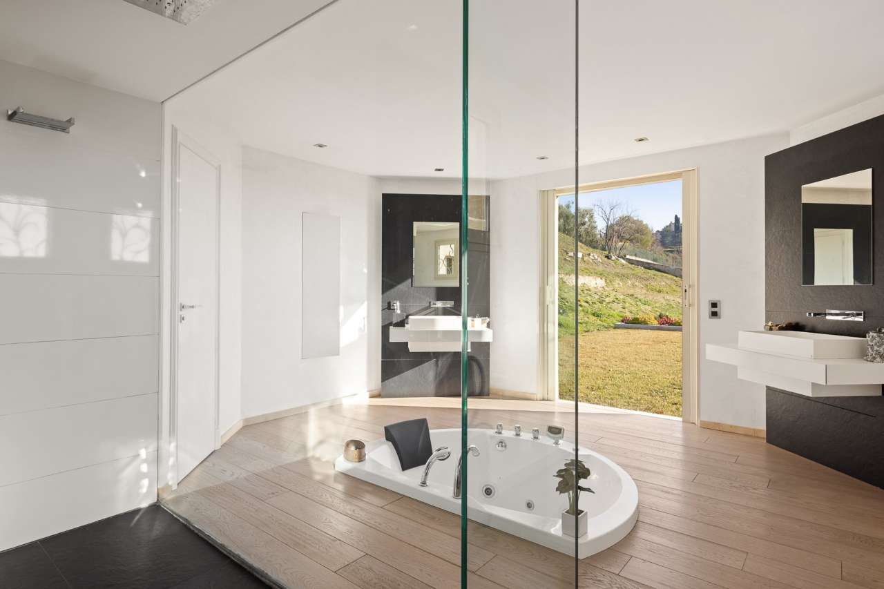 Beautifully presented throughout and with a total spacious living area of 3