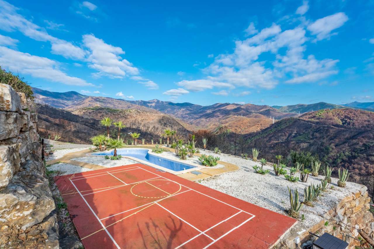 7 bedroom Villa for sale with sea view in Forest Hills, Estepona, Andalucia