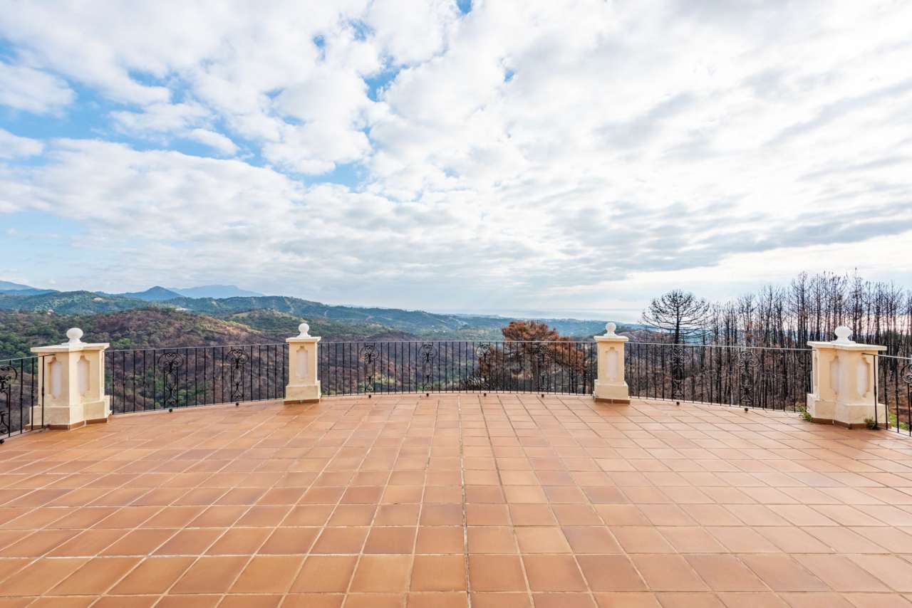 7 bedroom Villa for sale with sea view in Forest Hills, Estepona, Andalucia