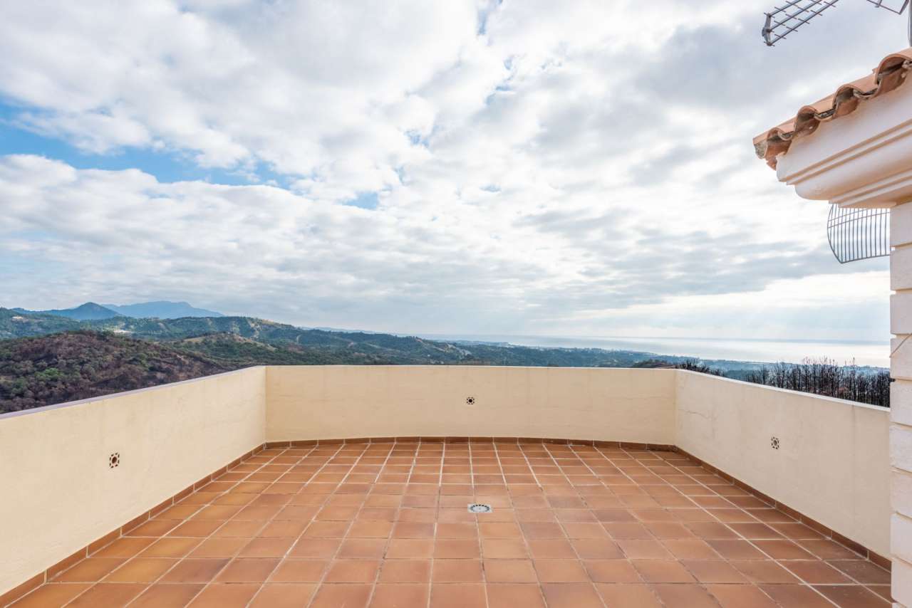 Bright Spacious , Sea View Villa with 7 bedrooms Forest Hills Estepona