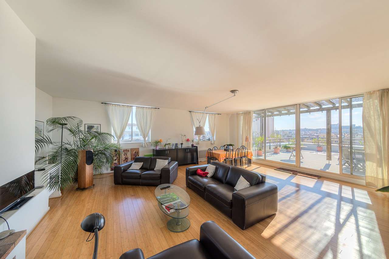 Absolutely stunning 3 bedroom duplex apartment, enjoying panoramic views fr