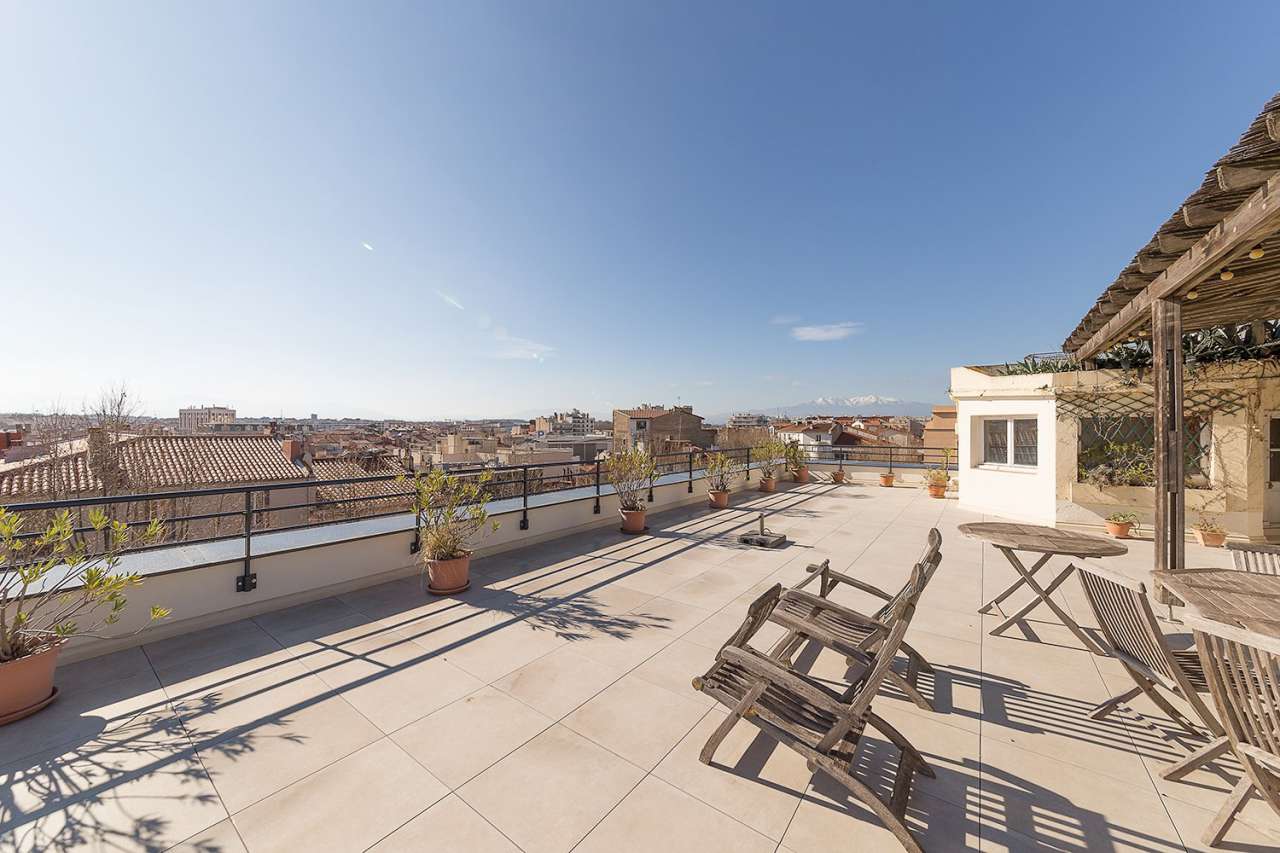 Absolutely stunning 3 bedroom duplex apartment, enjoying panoramic views fr