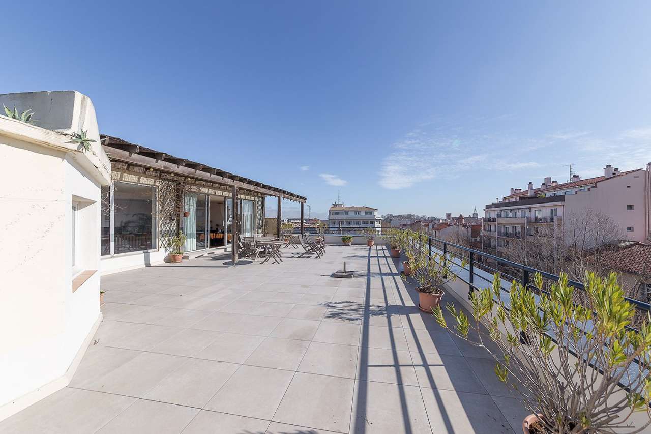 Absolutely stunning 3 bedroom duplex apartment, enjoying panoramic views fr