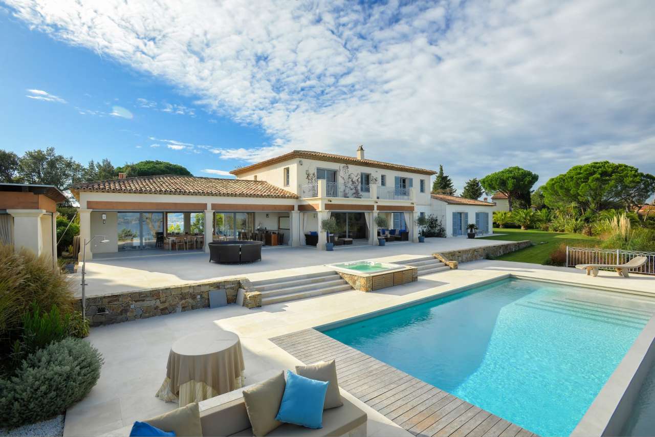 Luxurious newly built 8 bedroom villa, ideally situated in a quiet setting