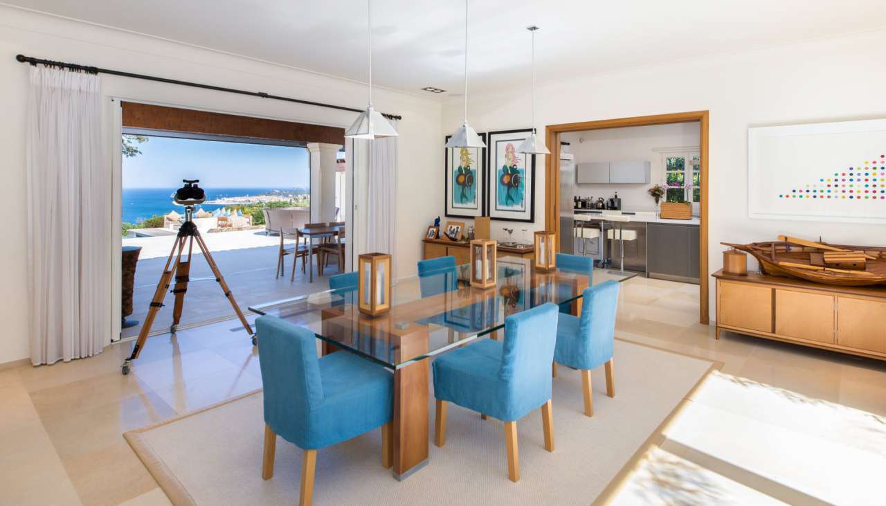 Luxurious newly built 8 bedroom villa, ideally situated in a quiet setting