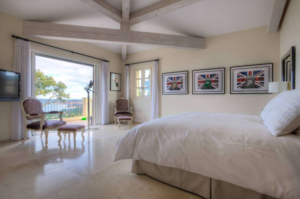 Luxurious newly built 8 bedroom villa, ideally situated in a quiet setting